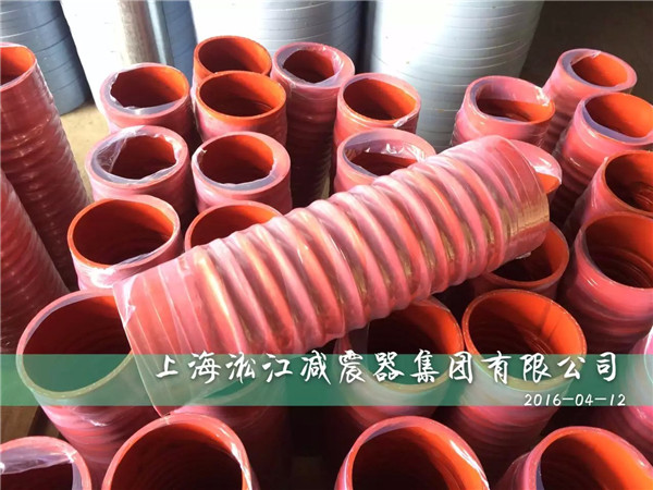 红色非标卡箍式橡胶软连接