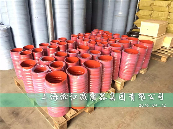 红色非标卡箍式橡胶软连接