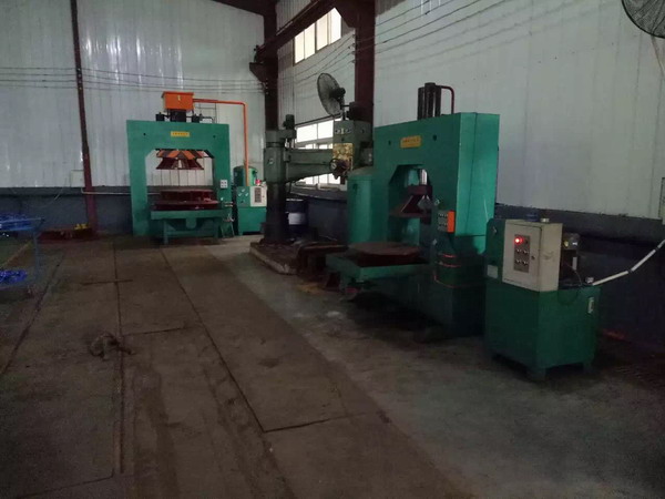 我工厂的橡胶管接头水压检测机设备