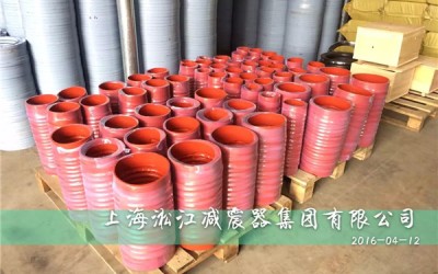 为某化工厂定做的红色非标卡箍式橡胶软连接发货现场